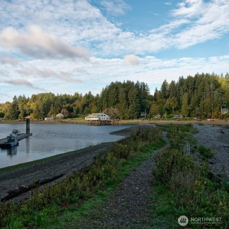 411 208th Avenue NW, Lakebay, WA 98349