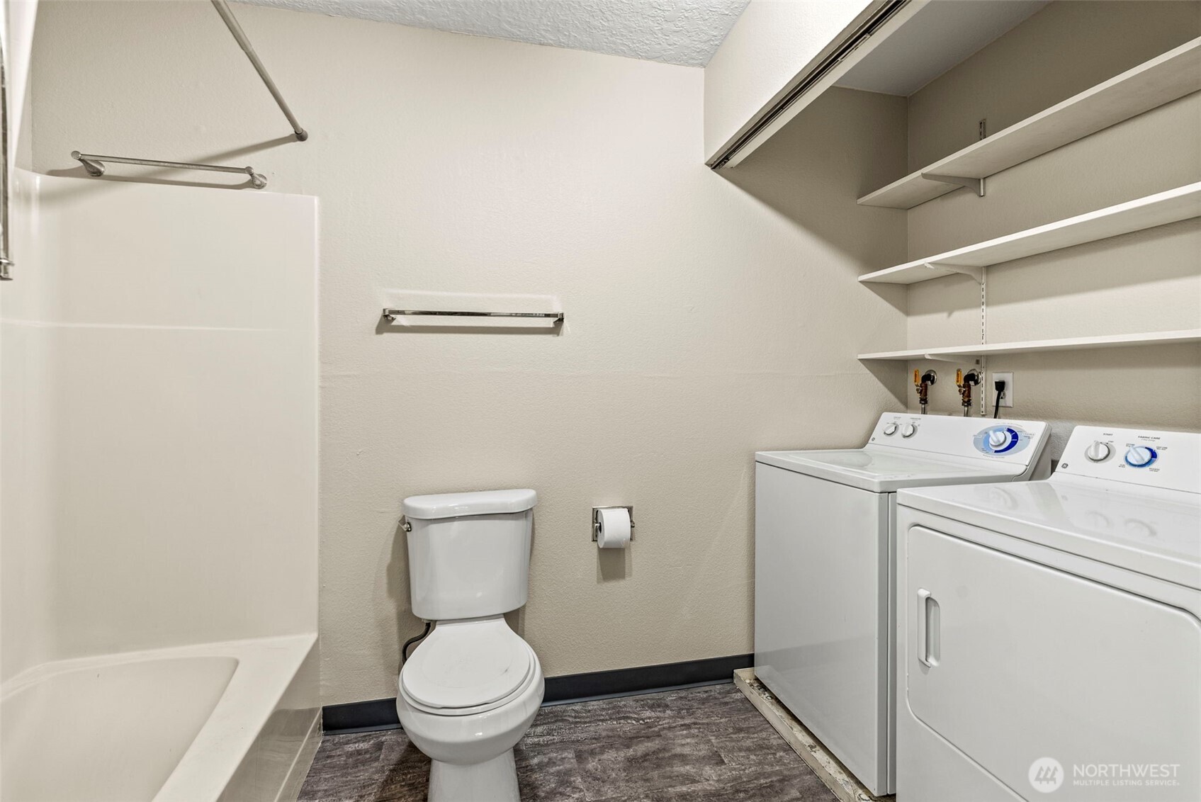 2005 Tibbetts Drive #106, Longview, WA 98632