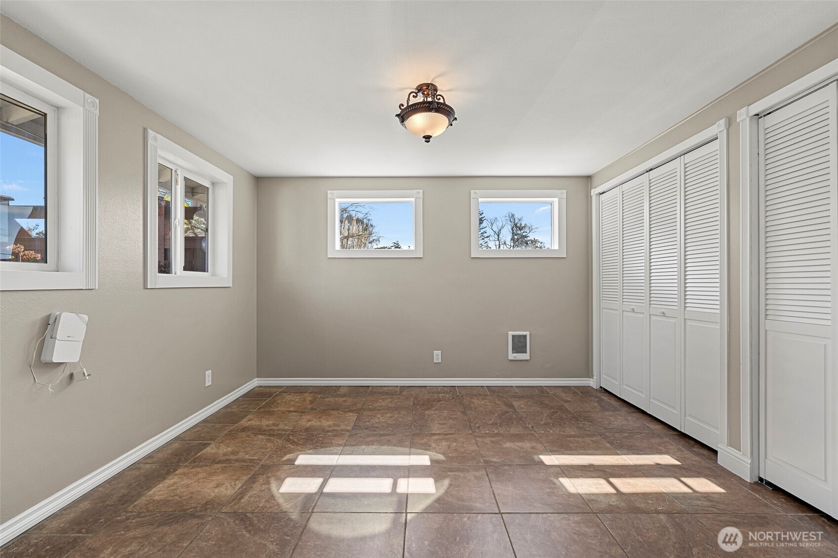 480 SE Ely Street , Oak Harbor, WA 98277