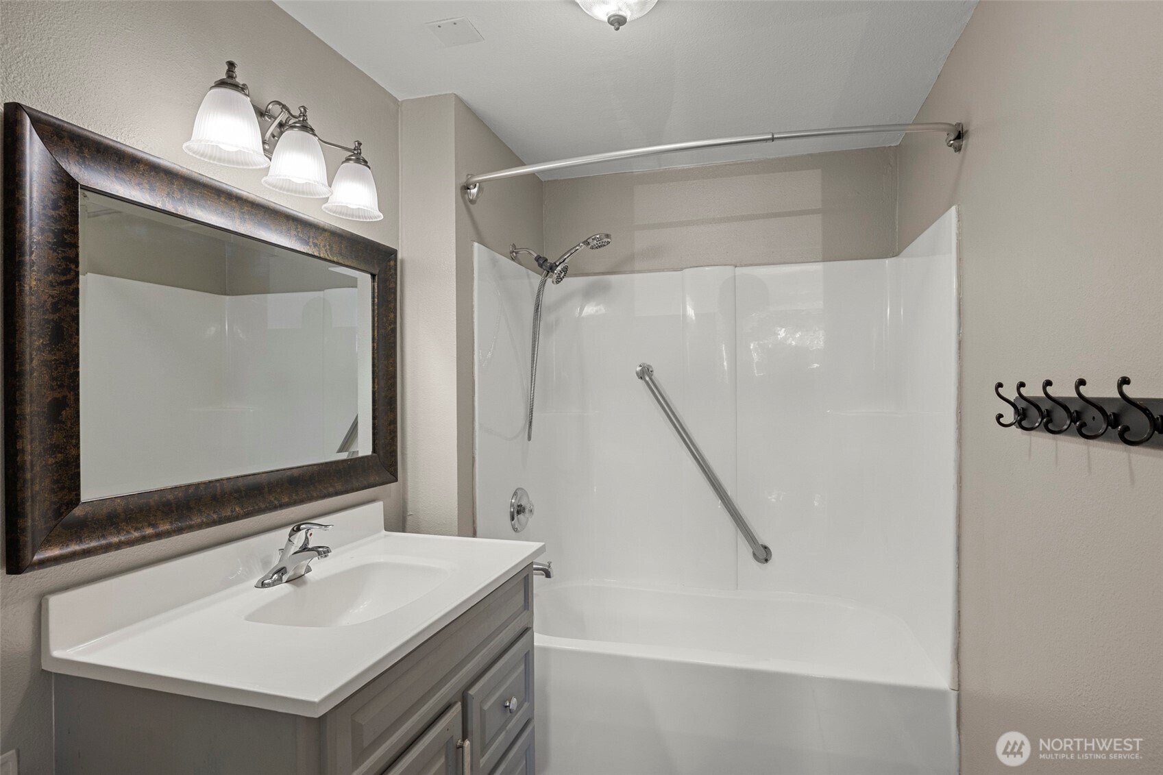 480 SE Ely Street , Oak Harbor, WA 98277