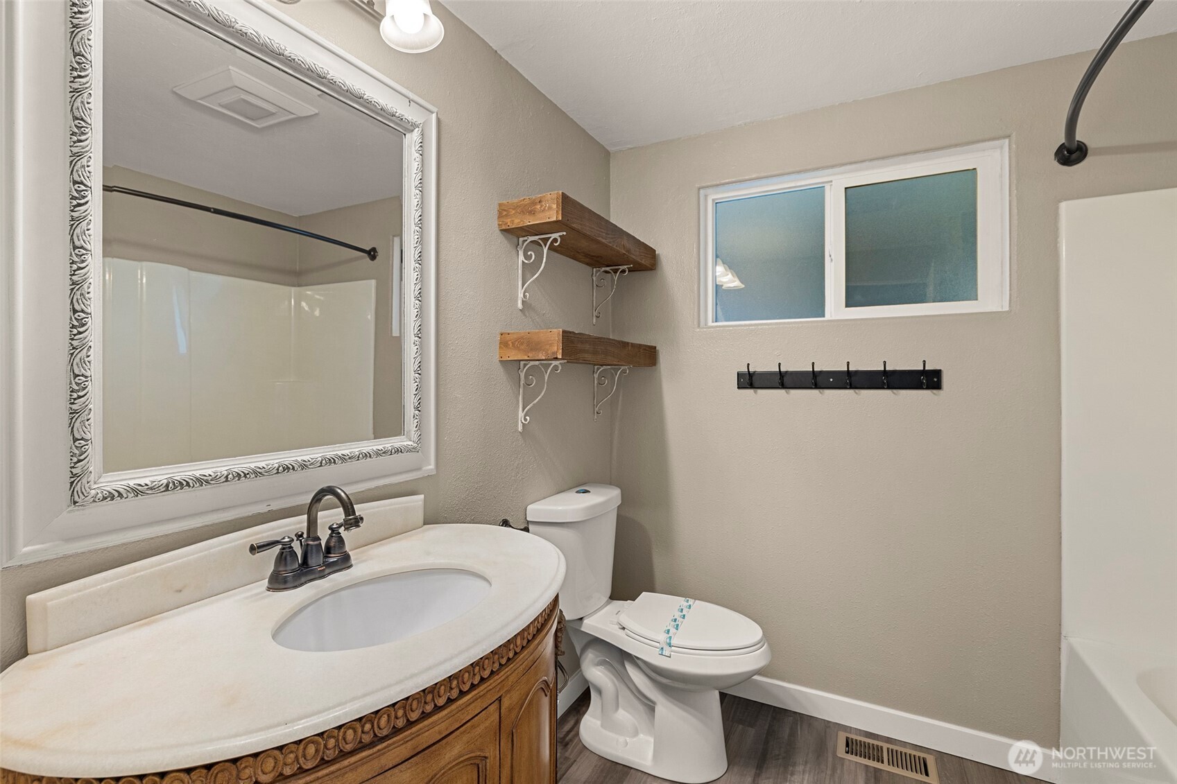 480 SE Ely Street , Oak Harbor, WA 98277