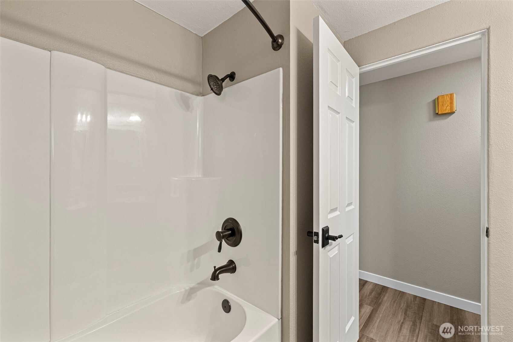 480 SE Ely Street , Oak Harbor, WA 98277