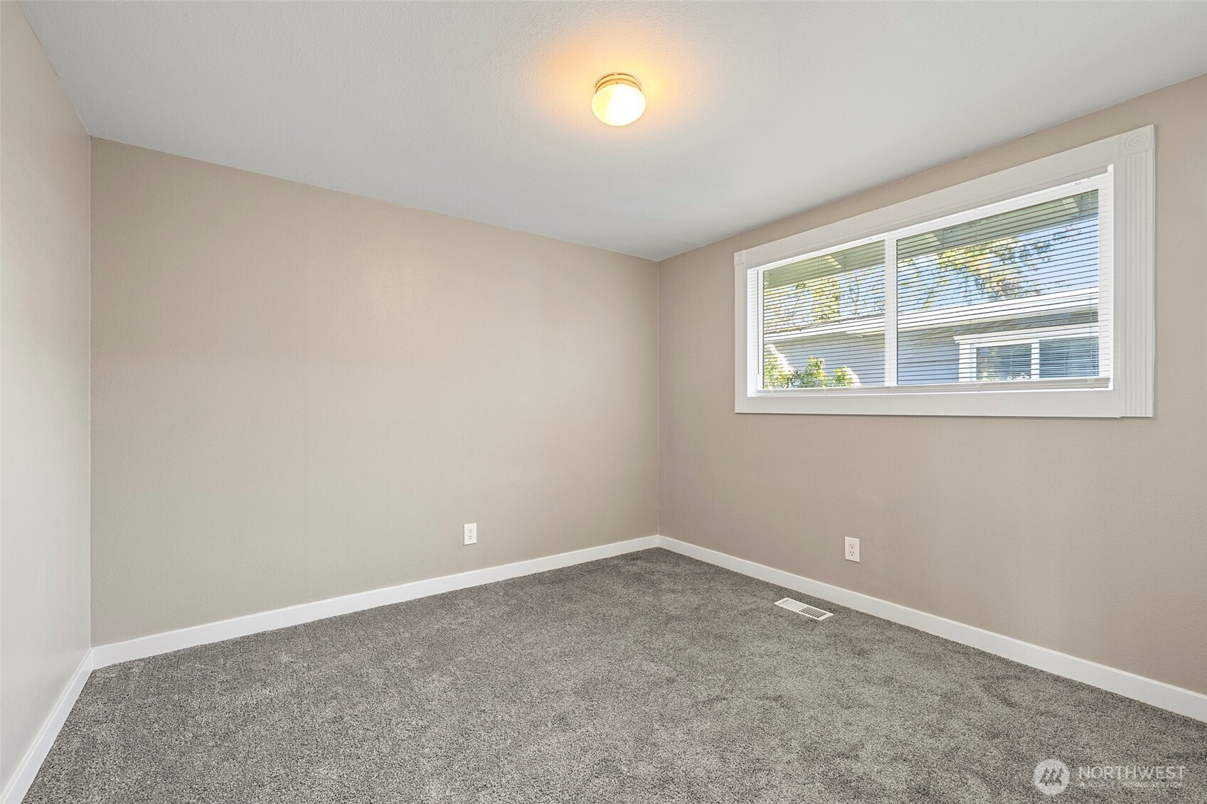 480 SE Ely Street , Oak Harbor, WA 98277