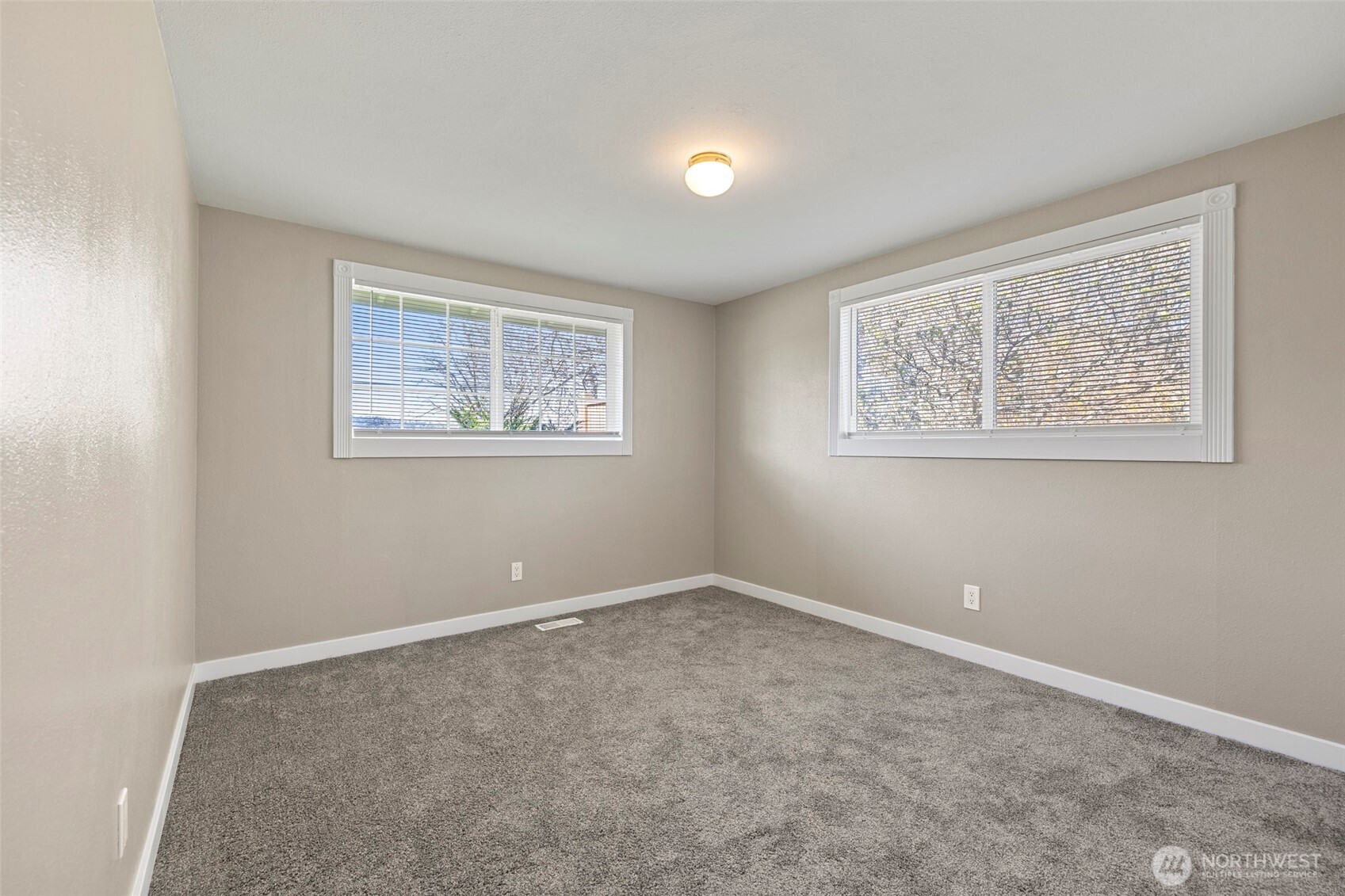 480 SE Ely Street , Oak Harbor, WA 98277