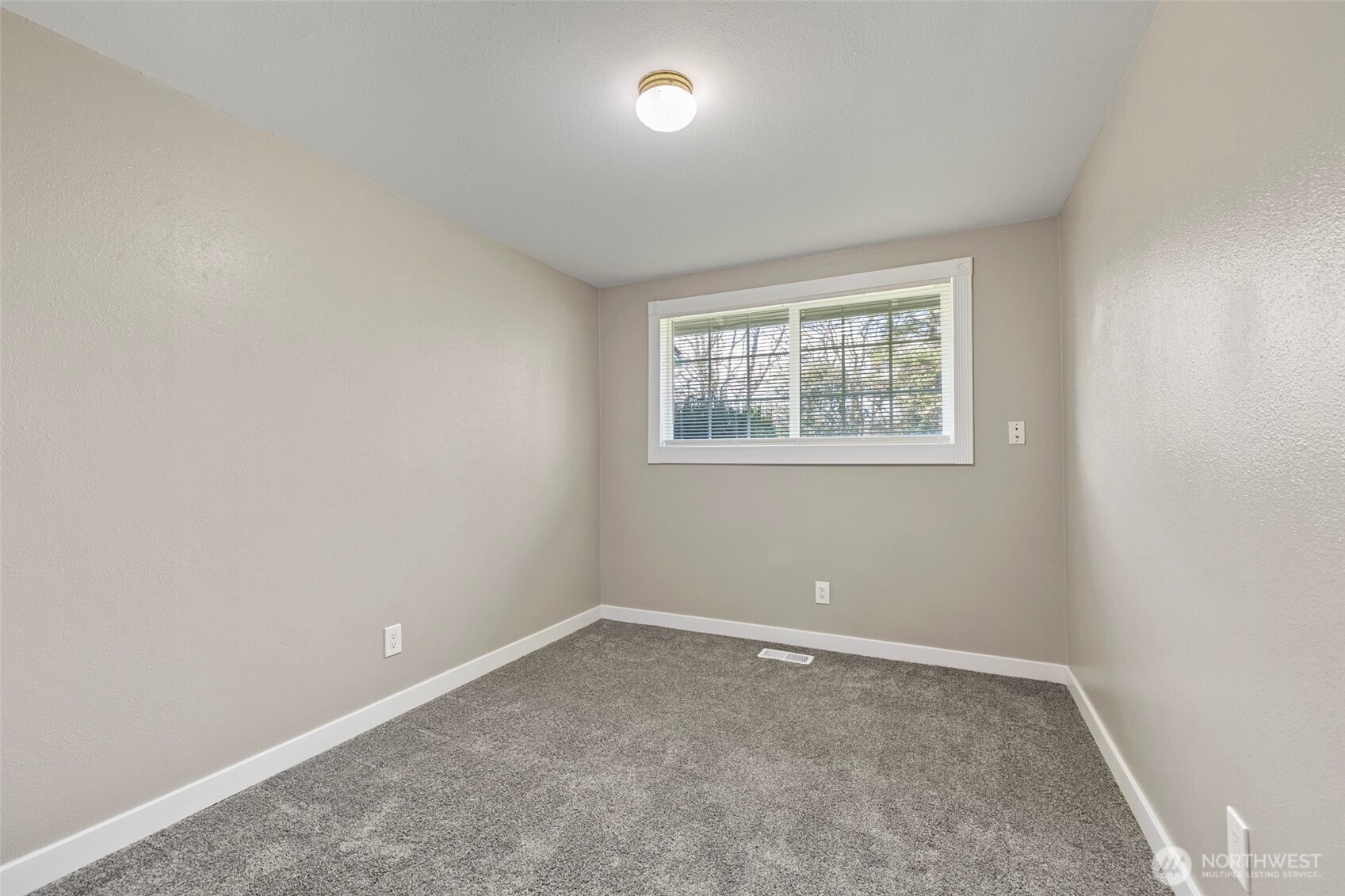 480 SE Ely Street , Oak Harbor, WA 98277