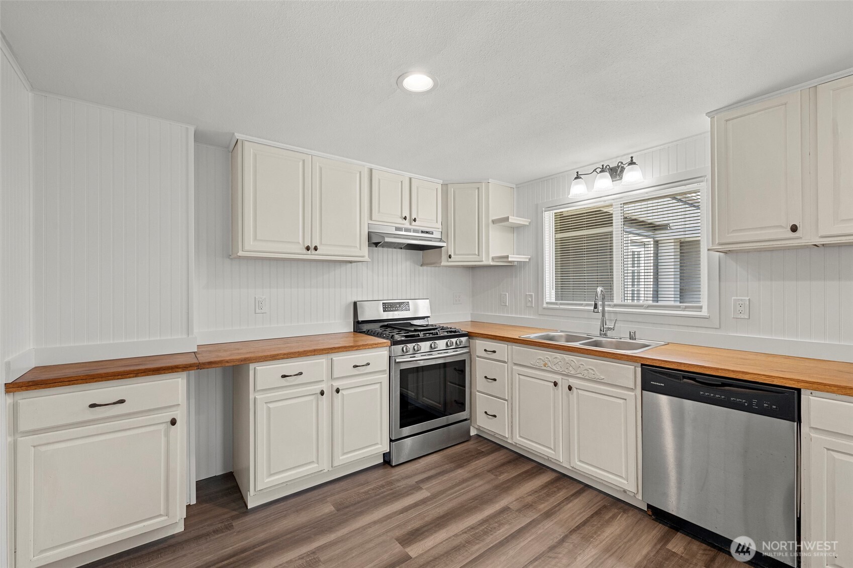 480 SE Ely Street , Oak Harbor, WA 98277