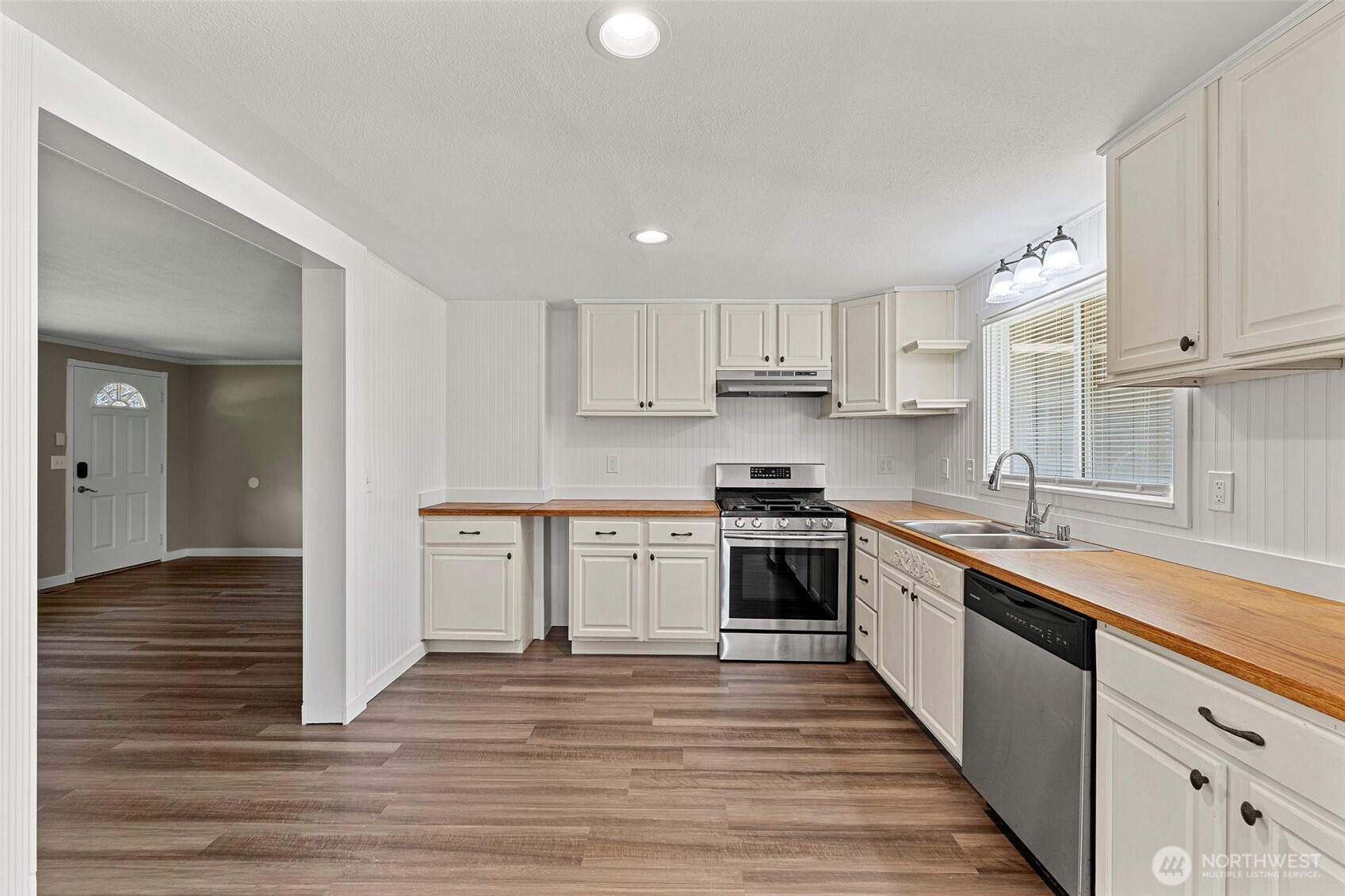 480 SE Ely Street , Oak Harbor, WA 98277