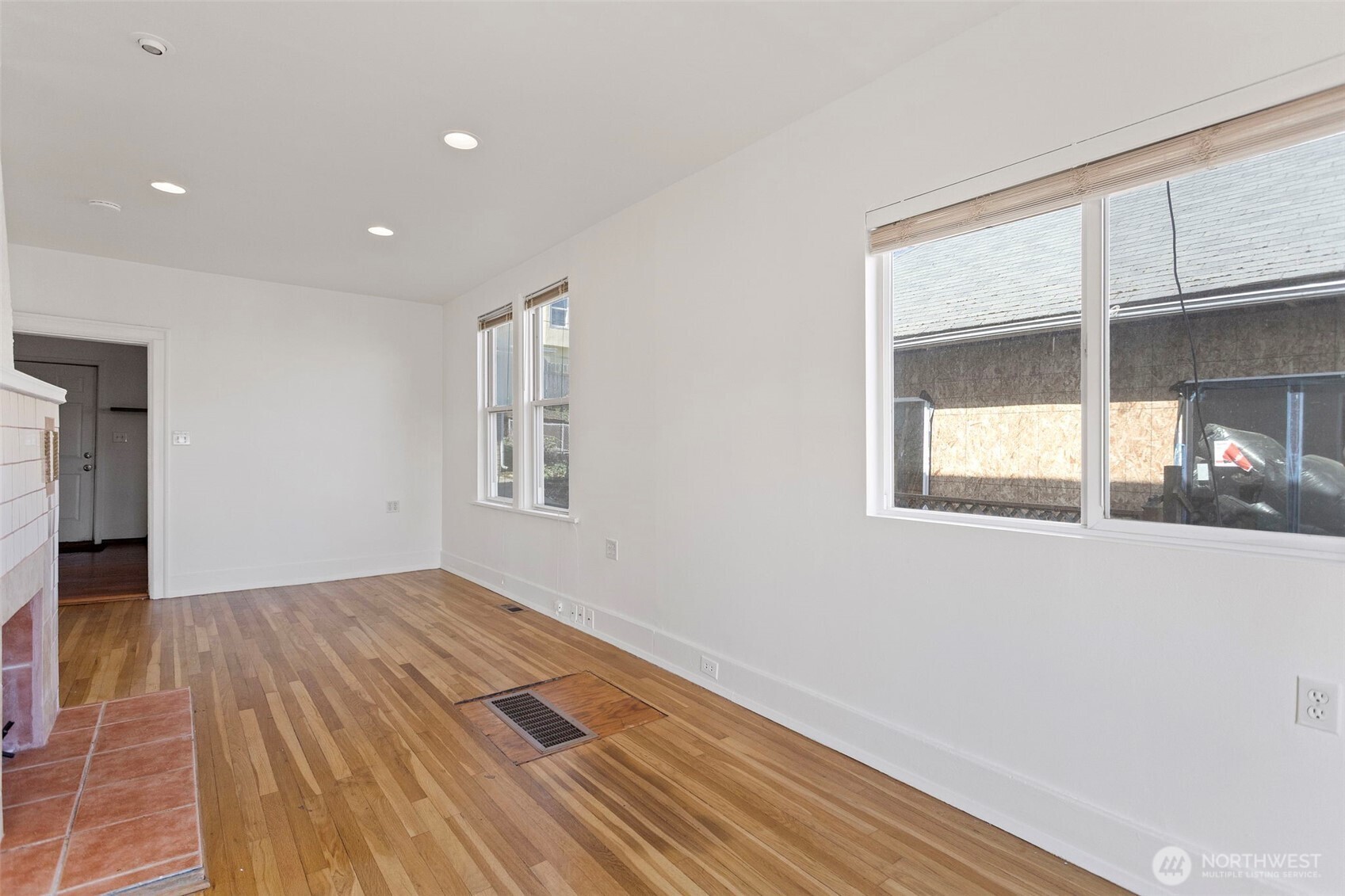 913 24th Avenue E, Seattle, WA 98112