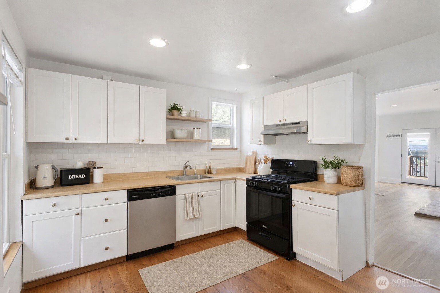 913 24th Avenue E, Seattle, WA 98112