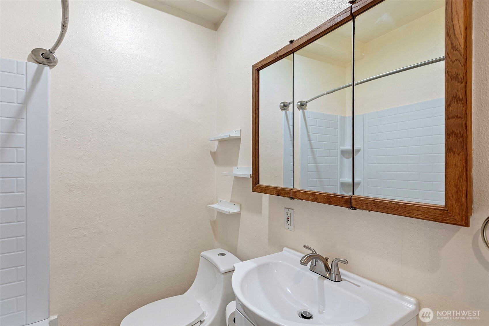 913 24th Avenue E, Seattle, WA 98112