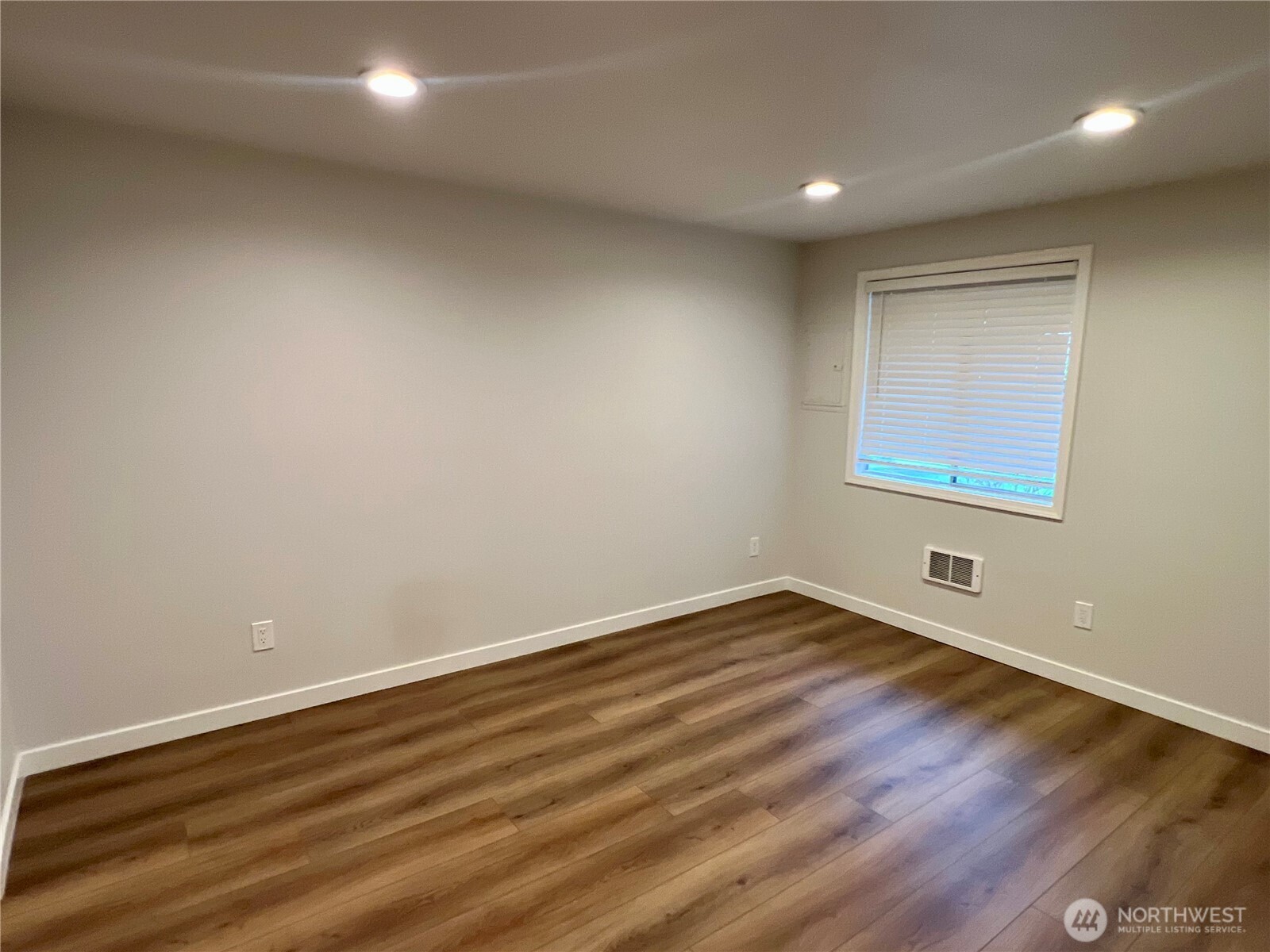 526 S 323rd Place #11F, Federal Way, WA 98003-5834