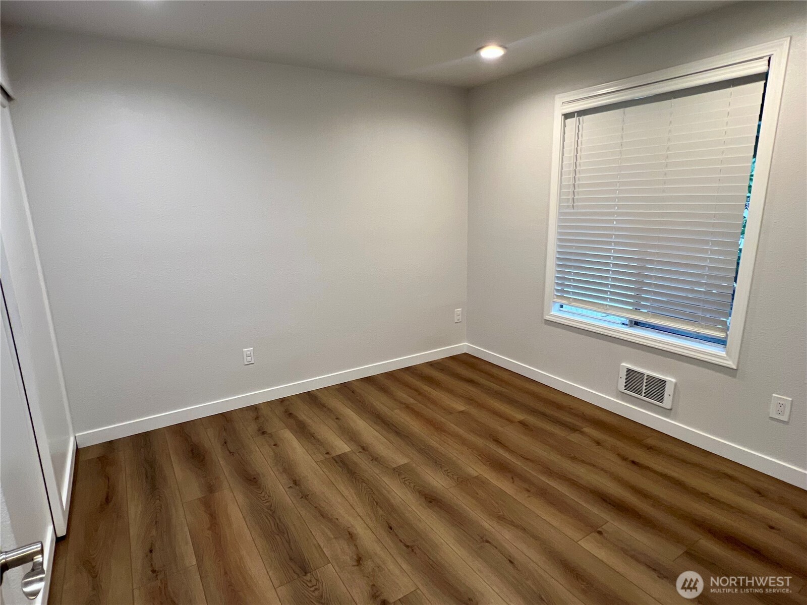 526 S 323rd Place #11F, Federal Way, WA 98003-5834