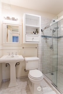 5810 NE Cowen Place #305, Seattle, WA 98105