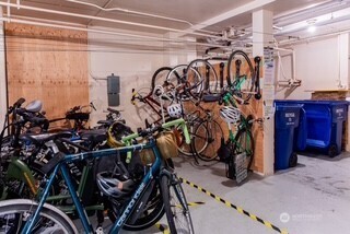 5810 NE Cowen Place #305, Seattle, WA 98105