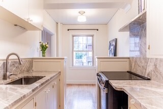 5810 NE Cowen Place #305, Seattle, WA 98105