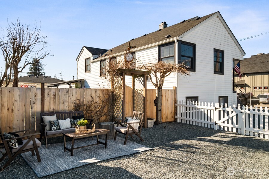 437 Main Street , Buckley, WA 98321