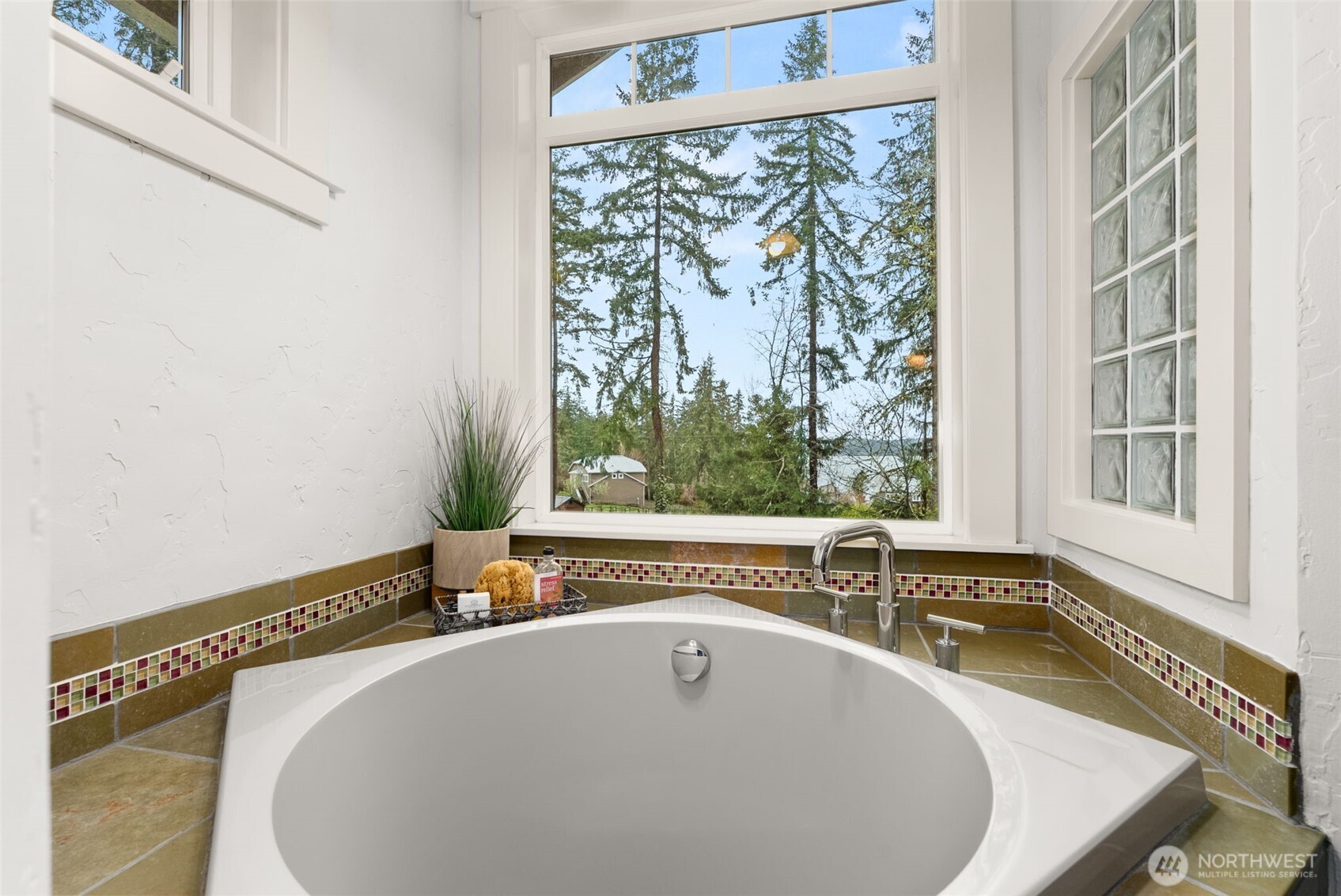 4719 Sunset Point Lane NW, Olympia, WA 98502