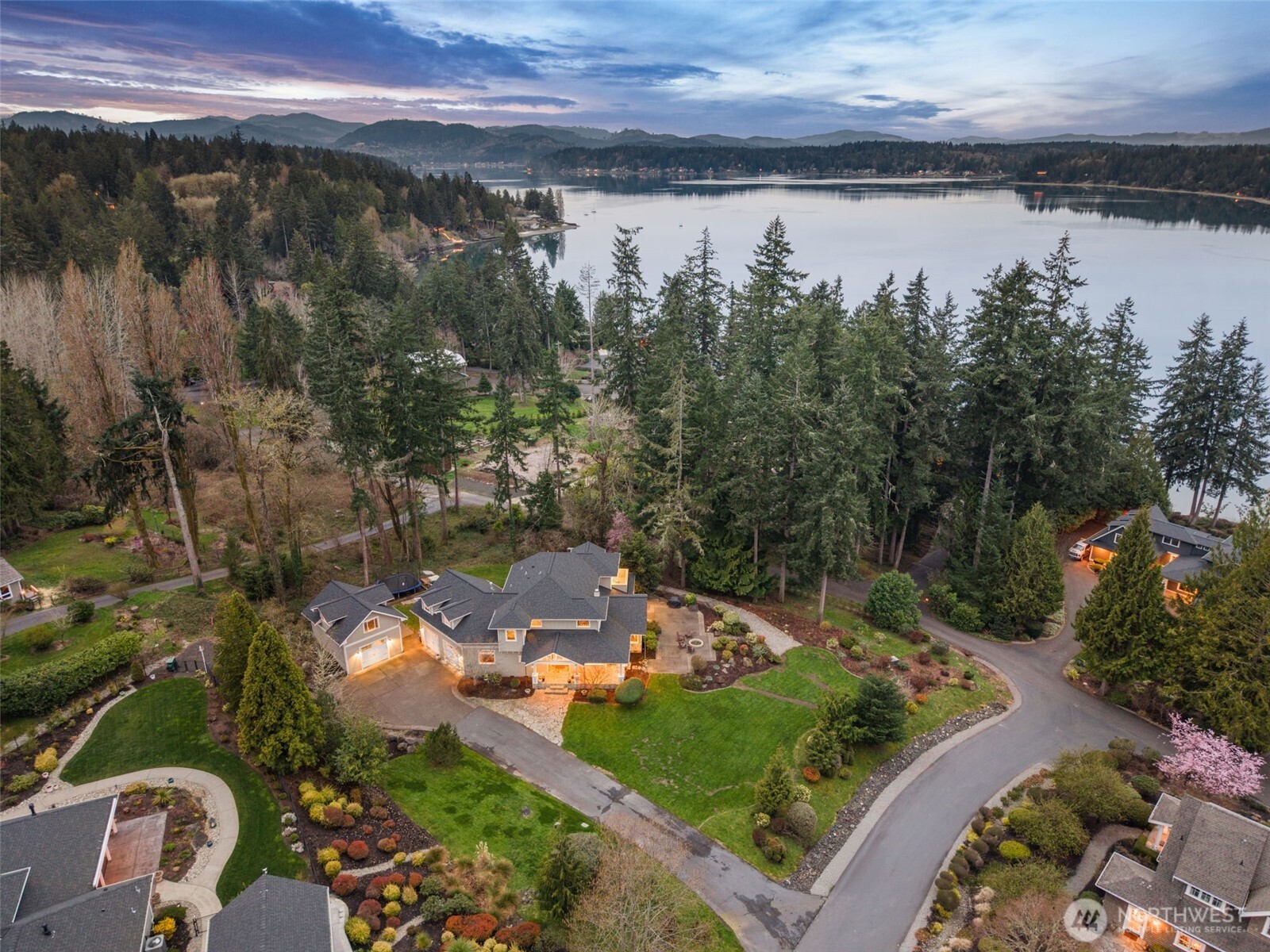 4719 Sunset Point Lane NW, Olympia, WA 98502