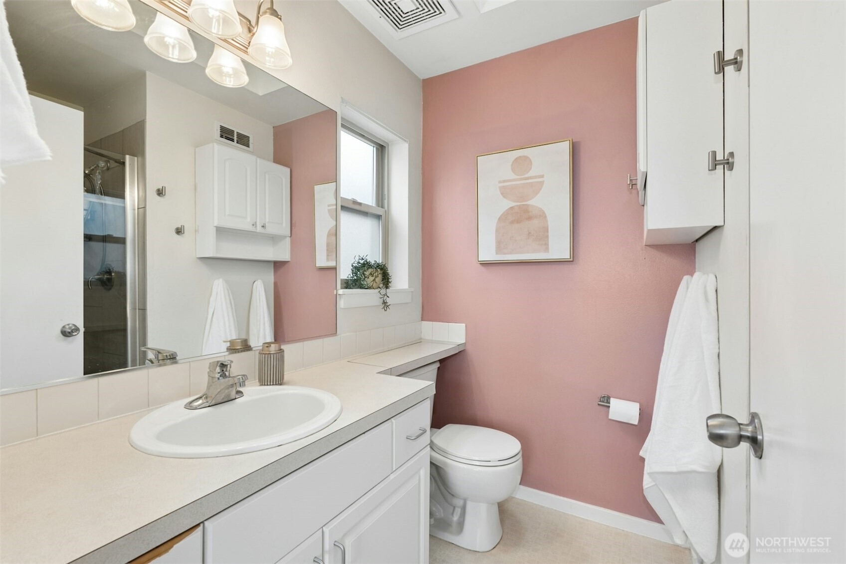 11560 Stone Avenue N #101, Seattle, WA 98133