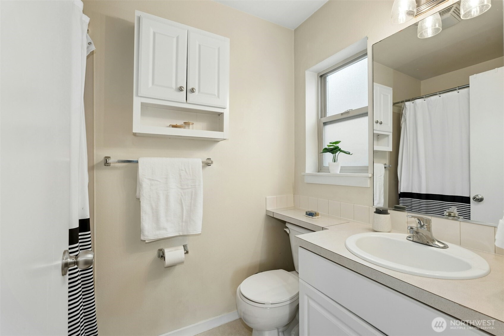 11560 Stone Avenue N #101, Seattle, WA 98133