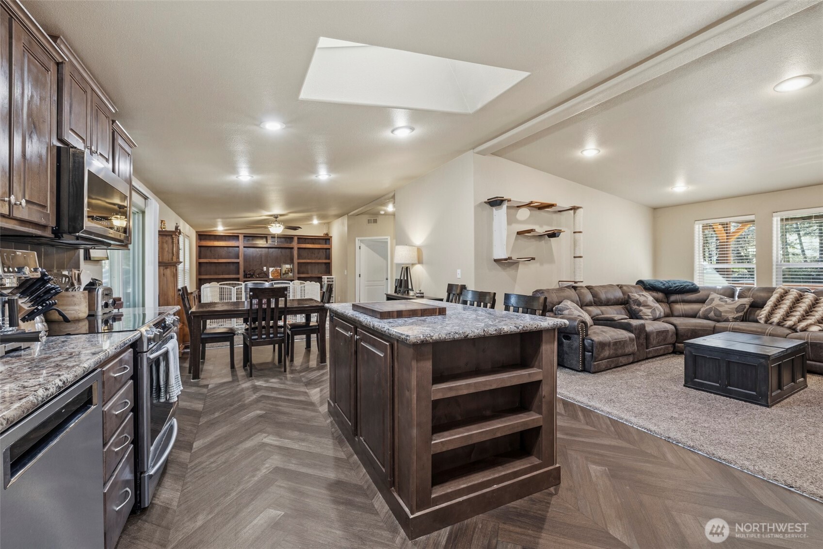 371 Sunset Drive , Oak Harbor, WA 98277