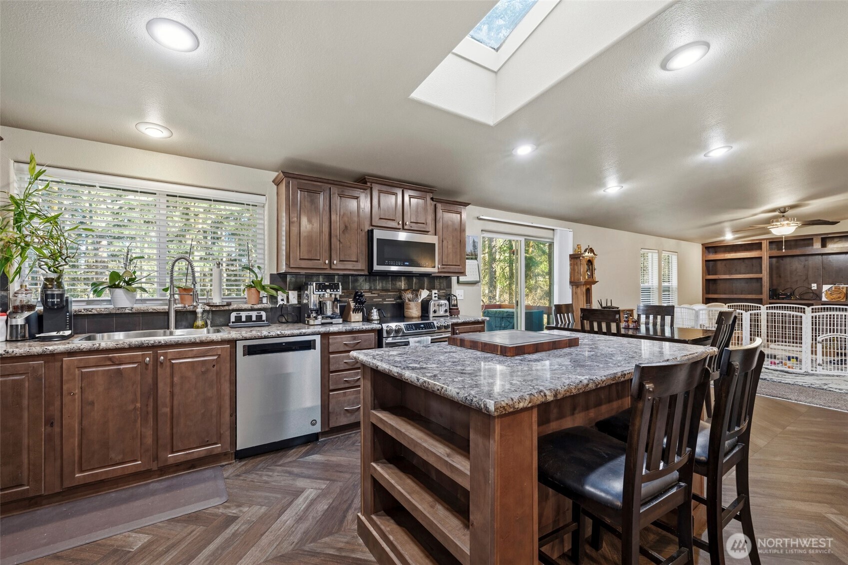 371 Sunset Drive , Oak Harbor, WA 98277