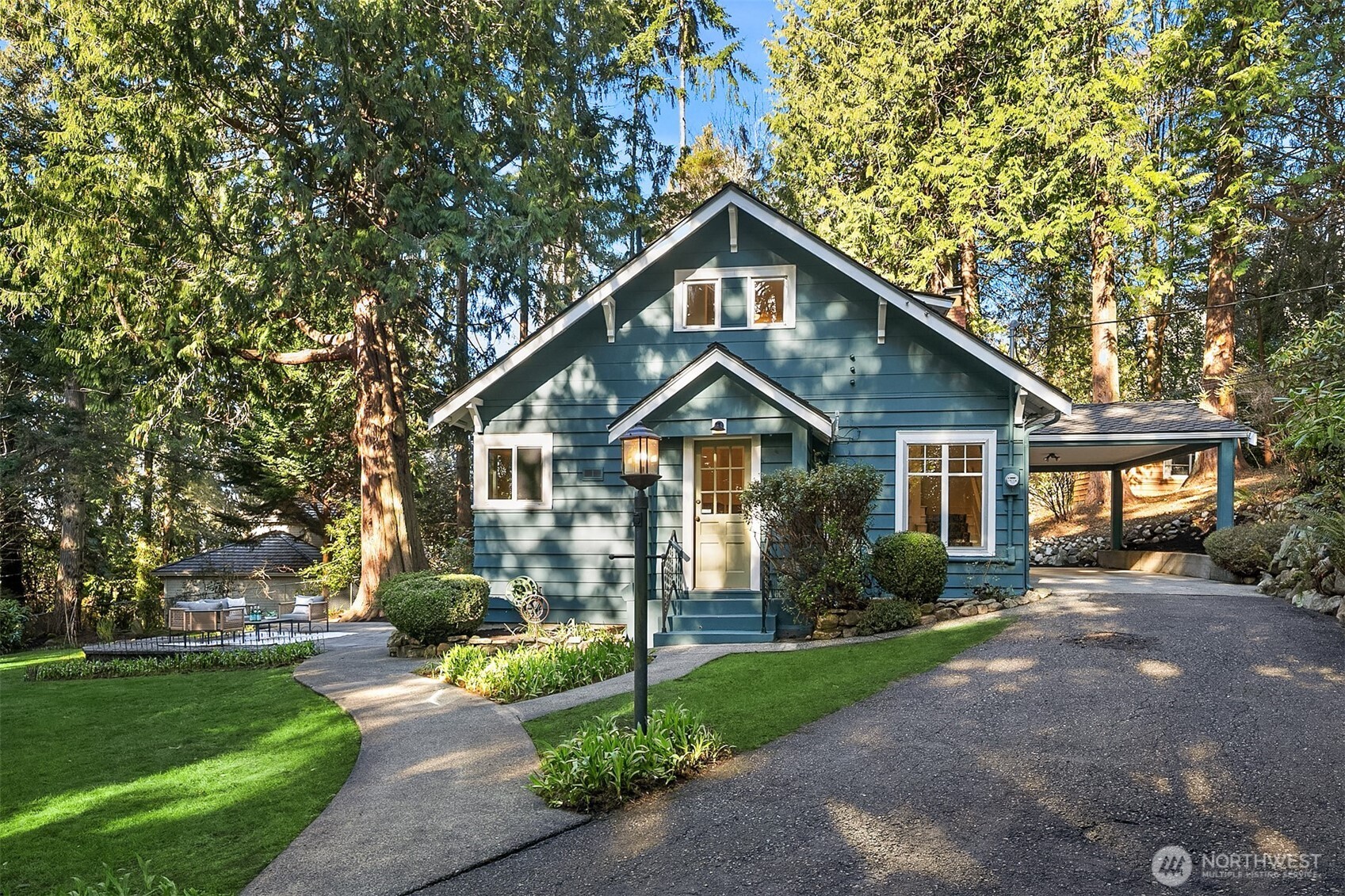 4240 W Cramer Street , Seattle, WA 98199-1005