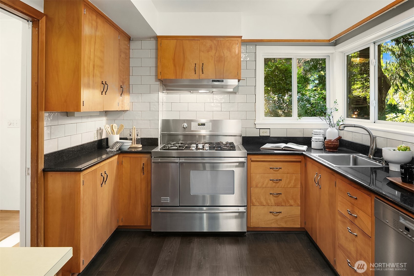 4240 W Cramer Street , Seattle, WA 98199-1005