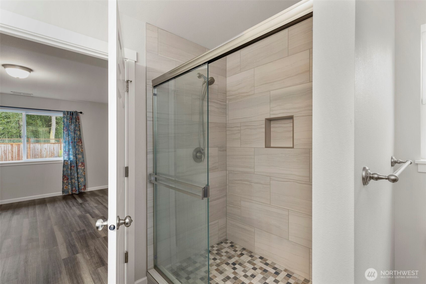 174 E Island View Avenue , Port Townsend, WA 98368