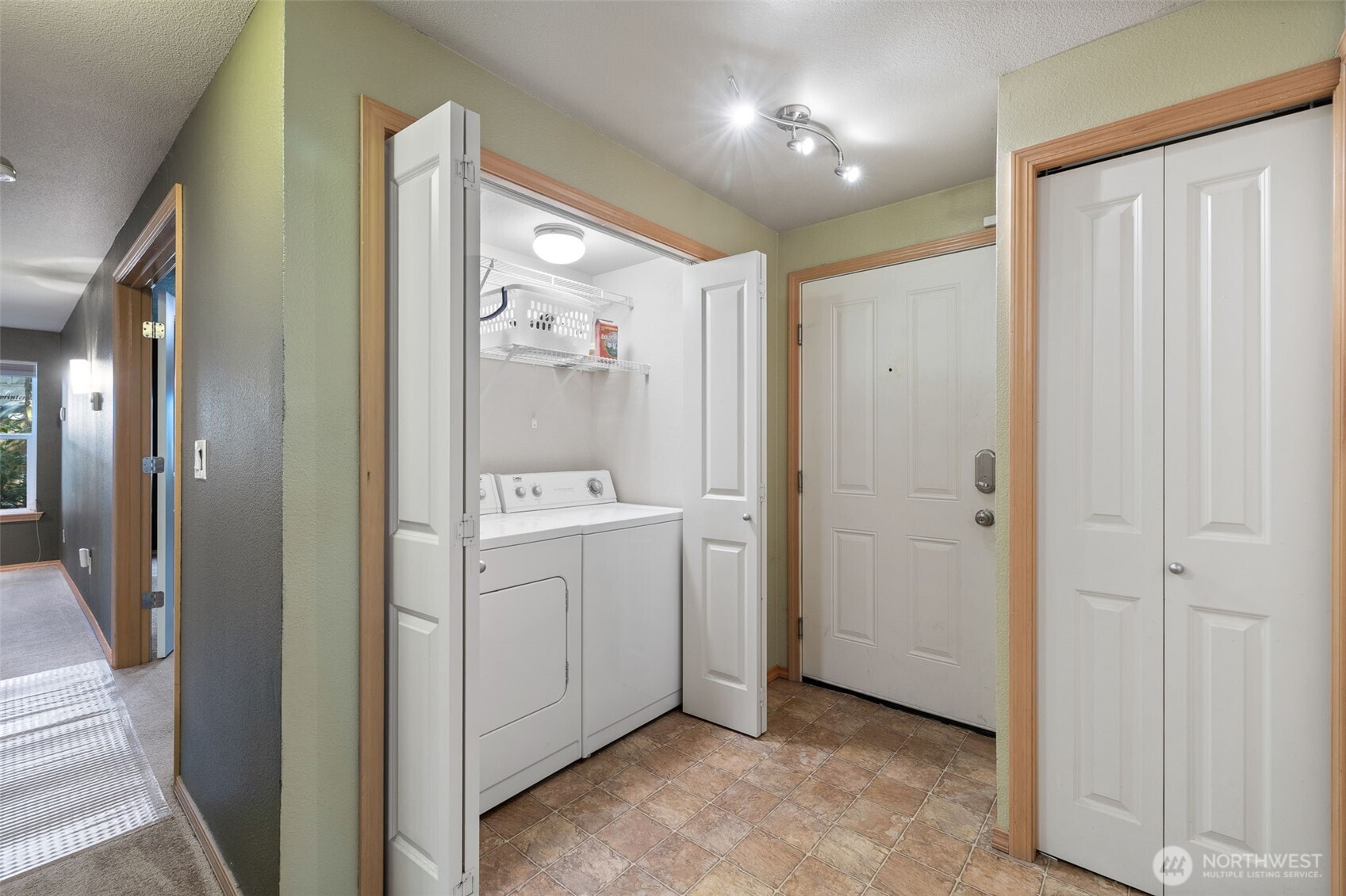 11527 Highway 99 #B103, Everett, WA 98204