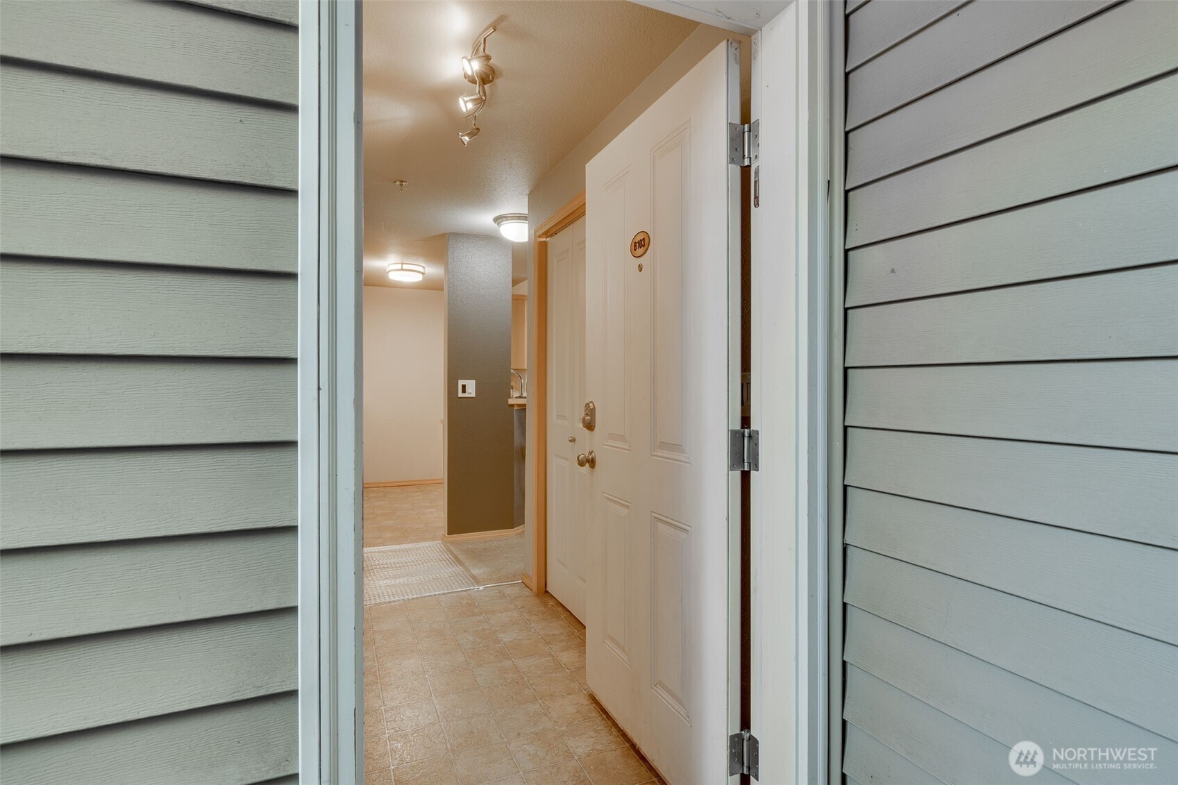 11527 Highway 99 #B103, Everett, WA 98204