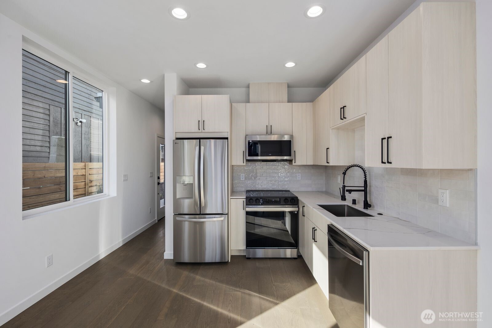 518 N 102nd Street , Seattle, WA 98133