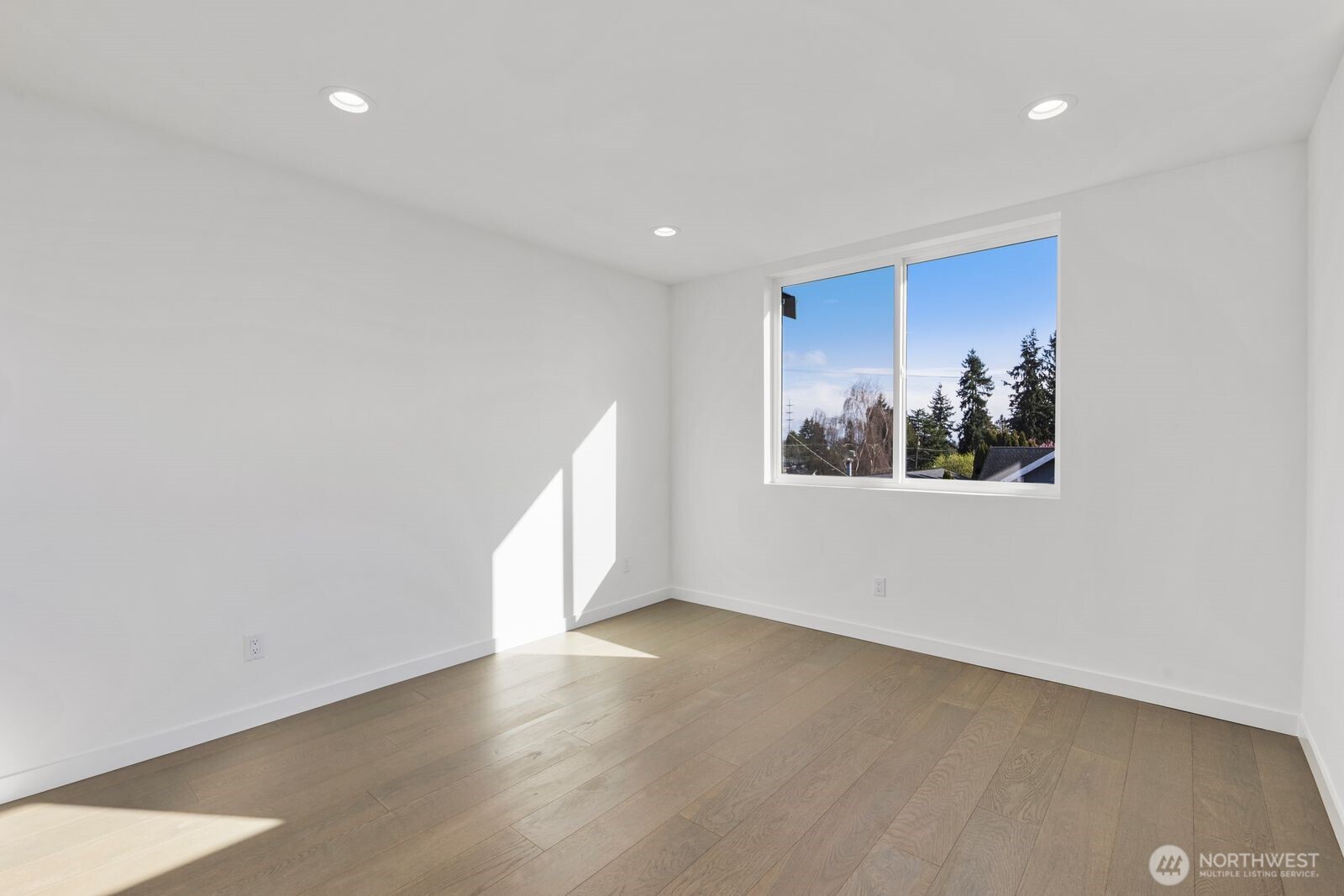 518 N 102nd Street , Seattle, WA 98133