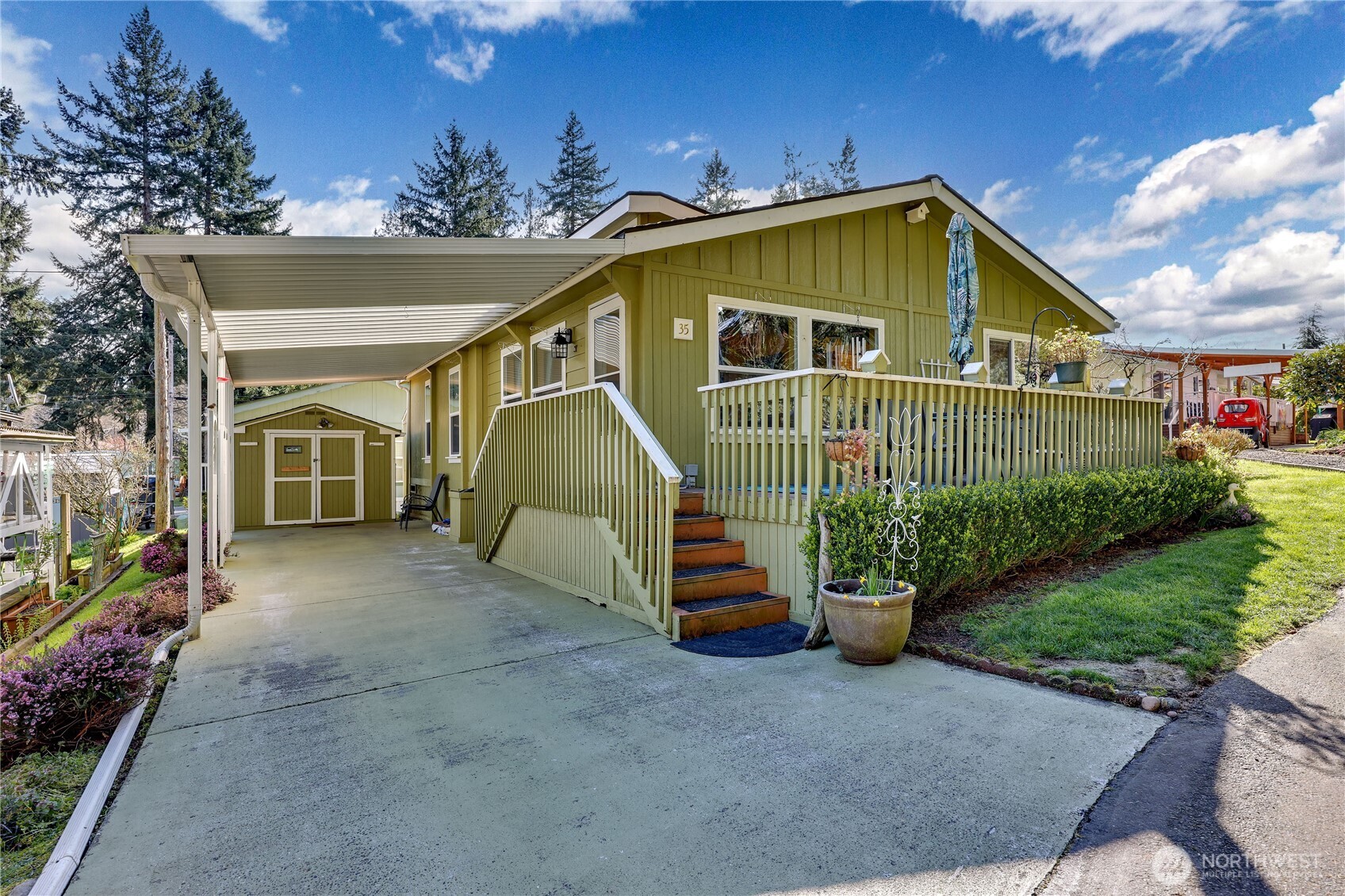600 NE Lincoln Rd #35, Poulsbo, WA 98370