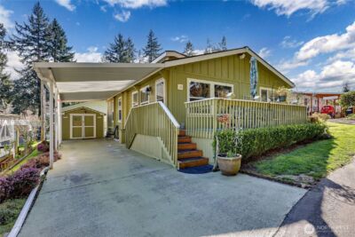 600 NE Lincoln Rd #35, Poulsbo, WA 98370