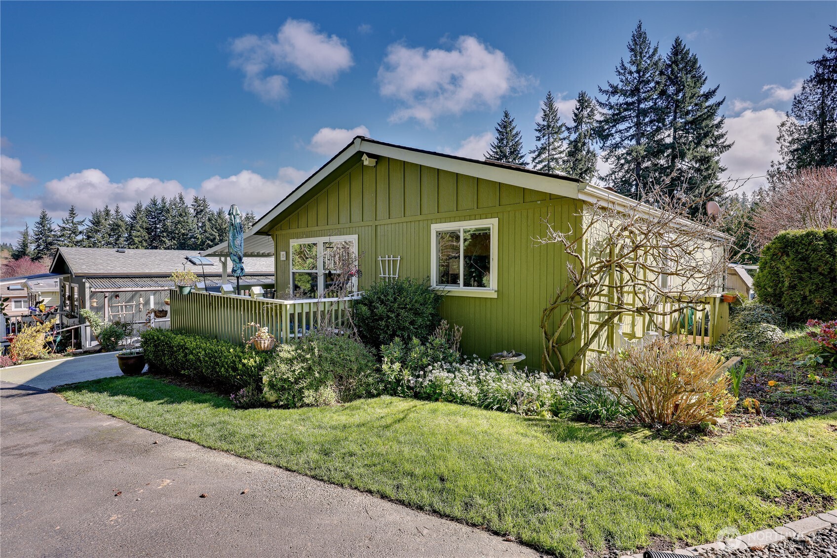 600 NE Lincoln Rd #35, Poulsbo, WA 98370