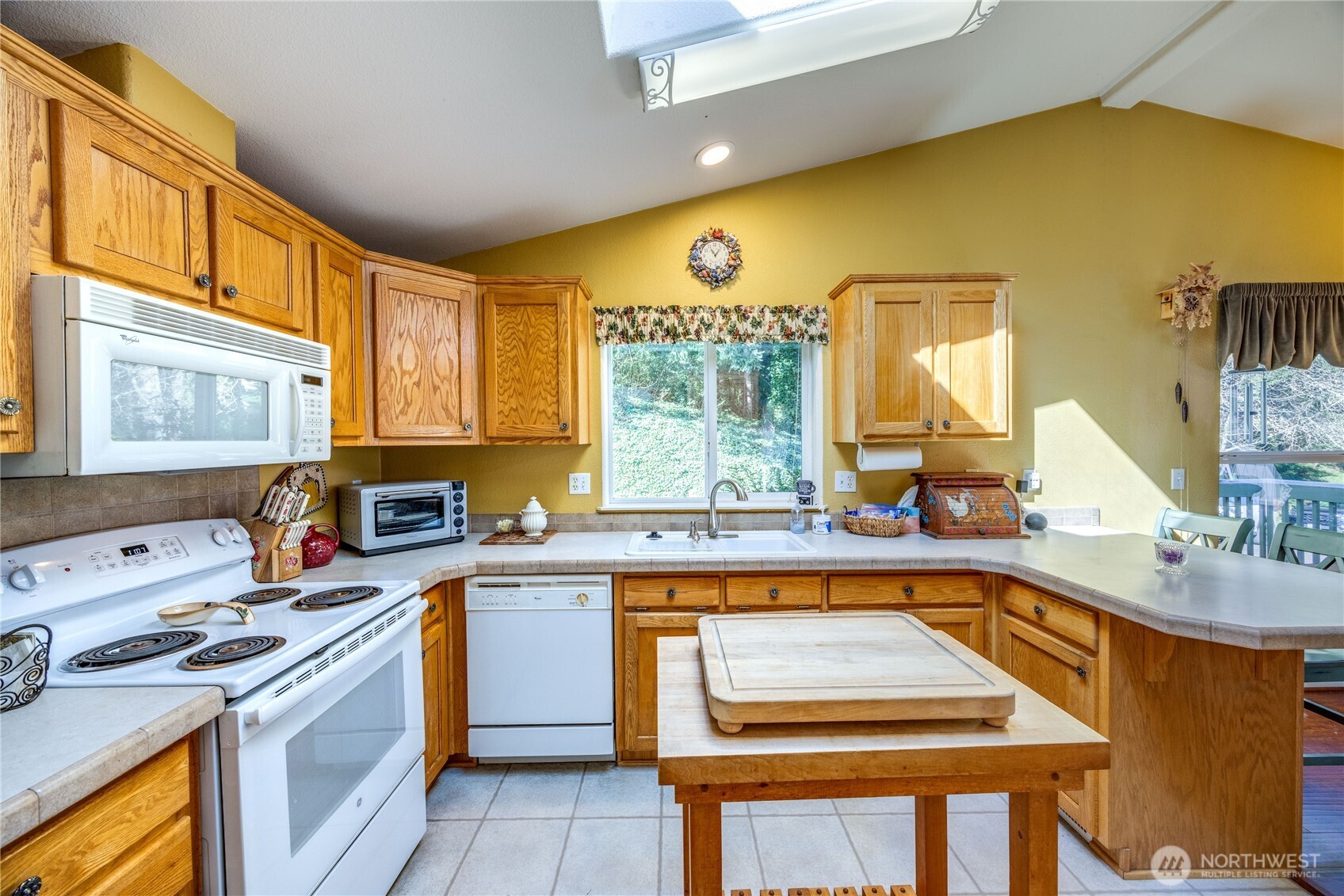 600 NE Lincoln Rd #35, Poulsbo, WA 98370