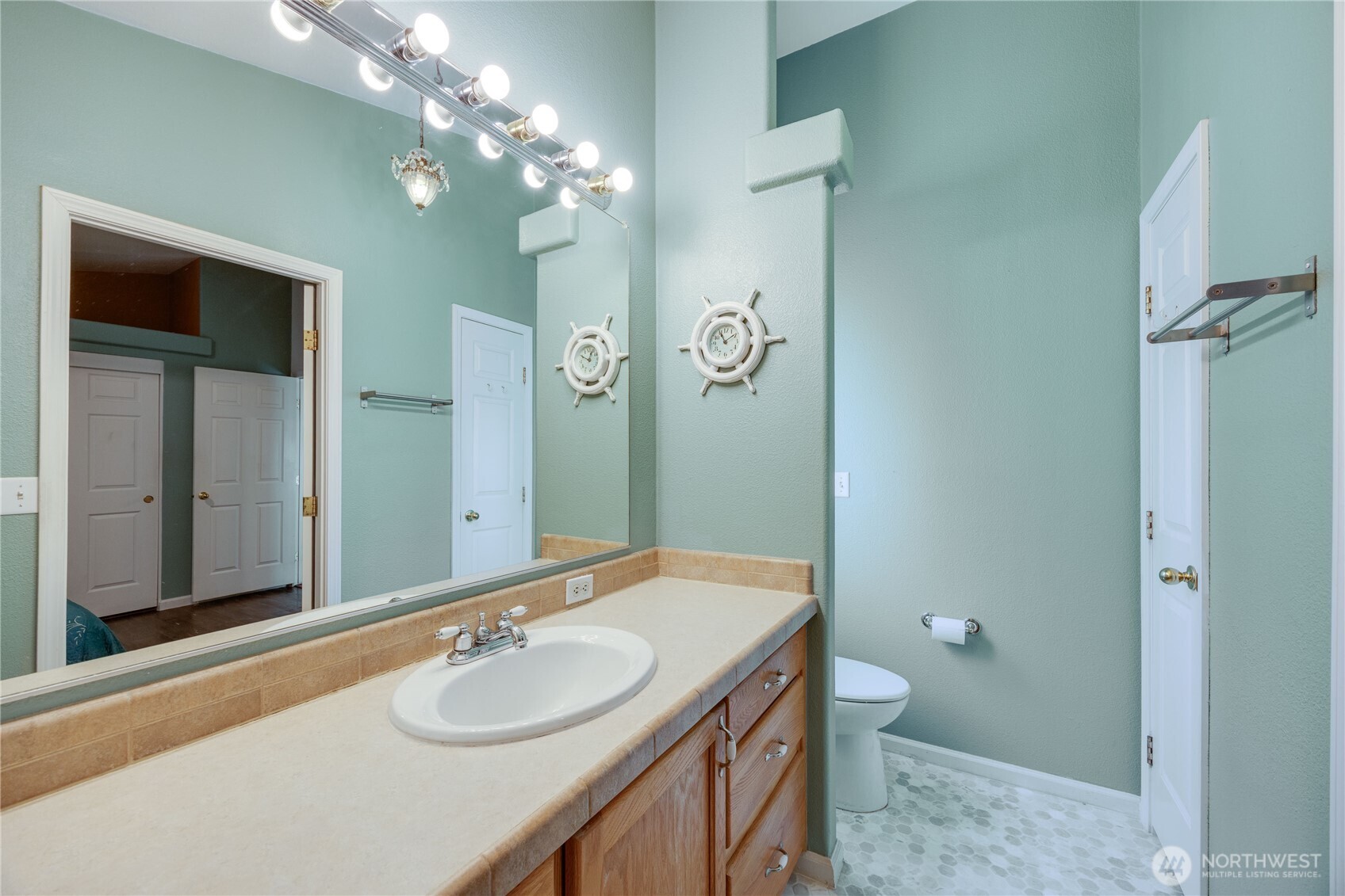 600 NE Lincoln Rd #35, Poulsbo, WA 98370