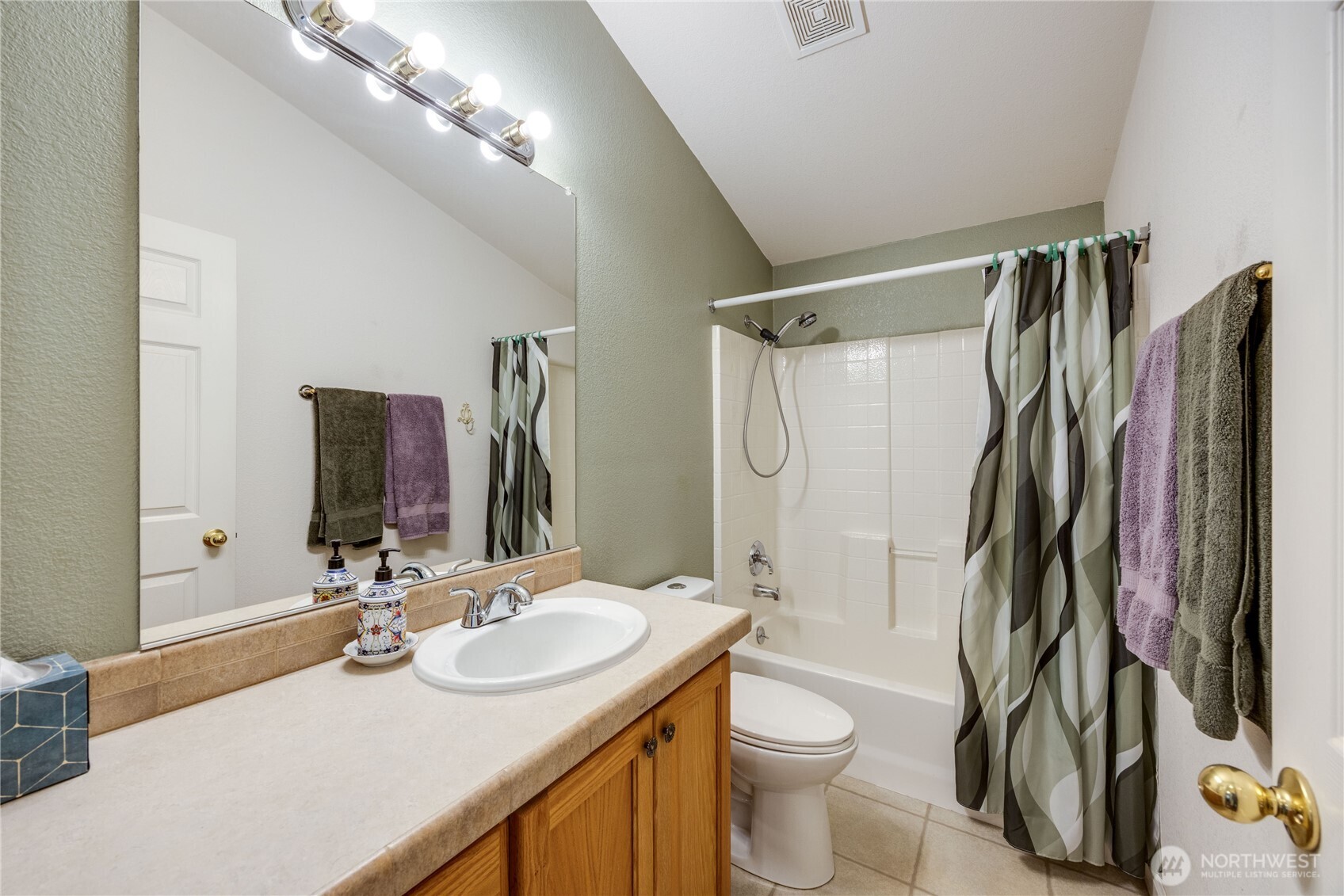 600 NE Lincoln Rd #35, Poulsbo, WA 98370