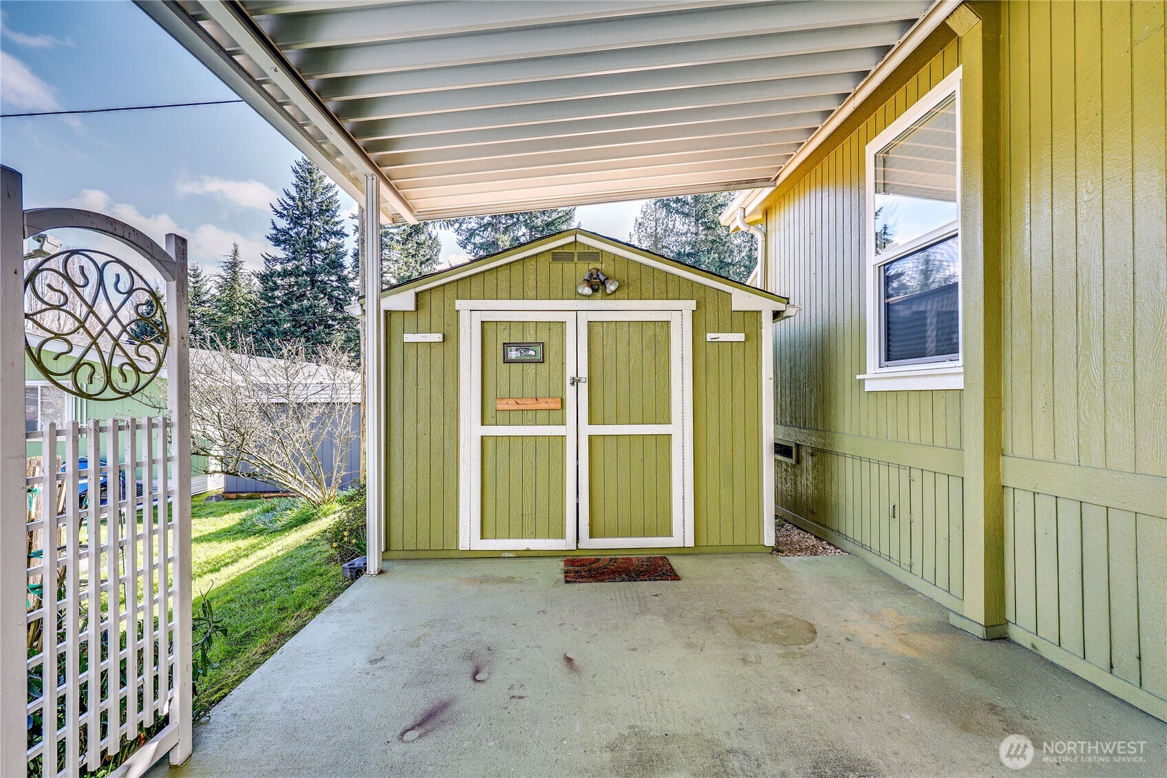 600 NE Lincoln Rd #35, Poulsbo, WA 98370
