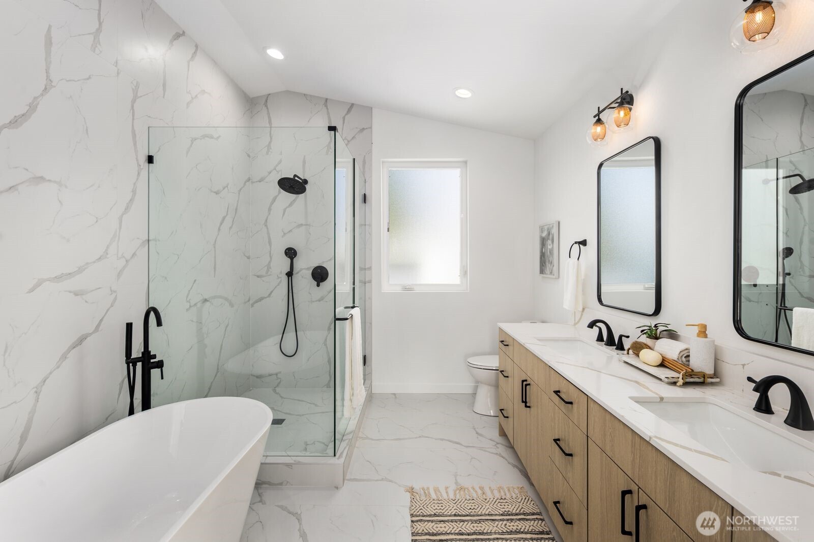 520 N 102nd Street , Seattle, WA 98133