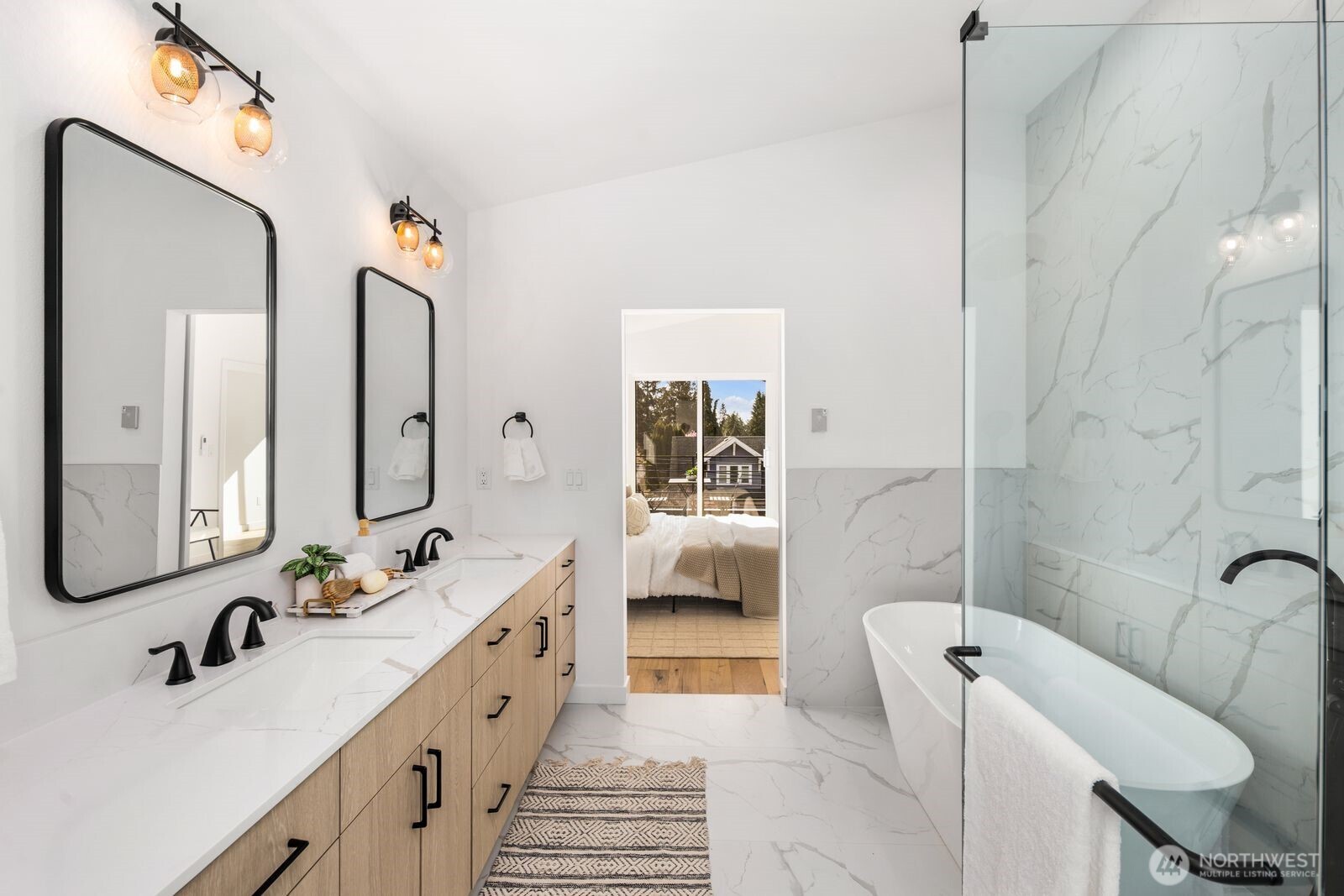 520 N 102nd Street , Seattle, WA 98133