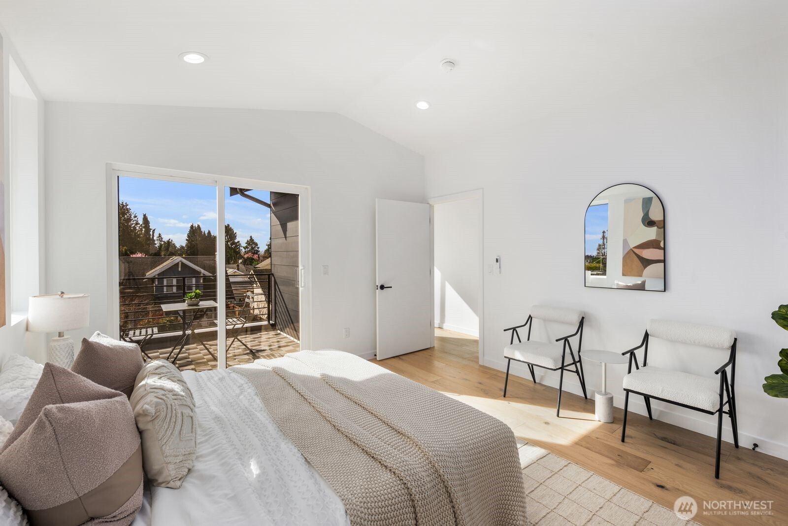 520 N 102nd Street , Seattle, WA 98133