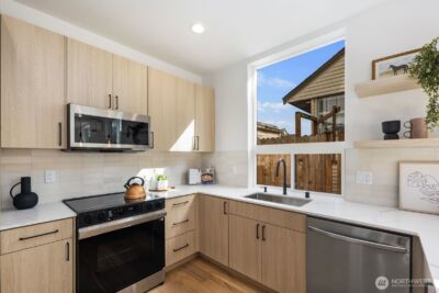 520 N 102nd Street , Seattle, WA 98133 - Photo 9