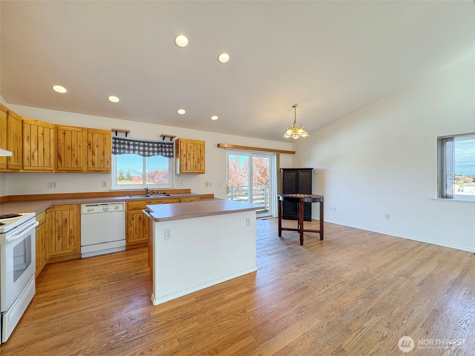 700 W Fir Street , Sequim, WA 98382