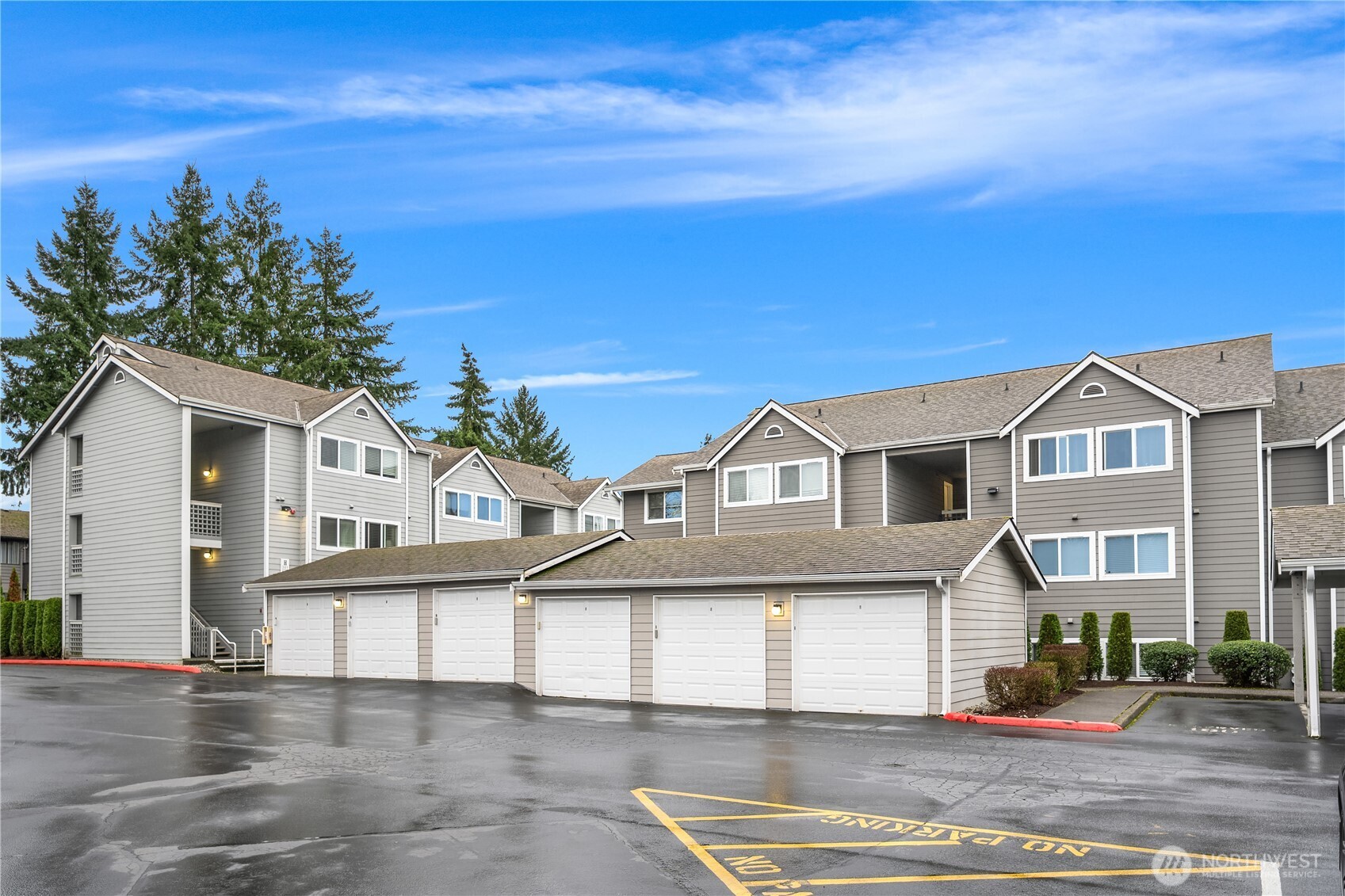 12602 109th Court NE #G201, Kirkland, WA 98034