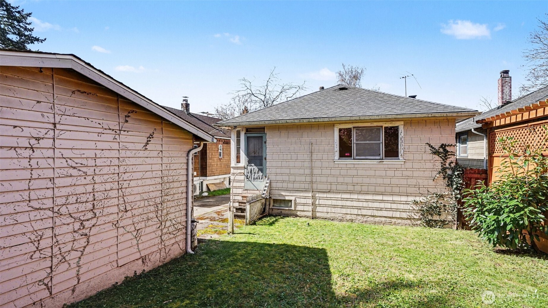 7220 4th Avenue NW, Seattle, WA 98117