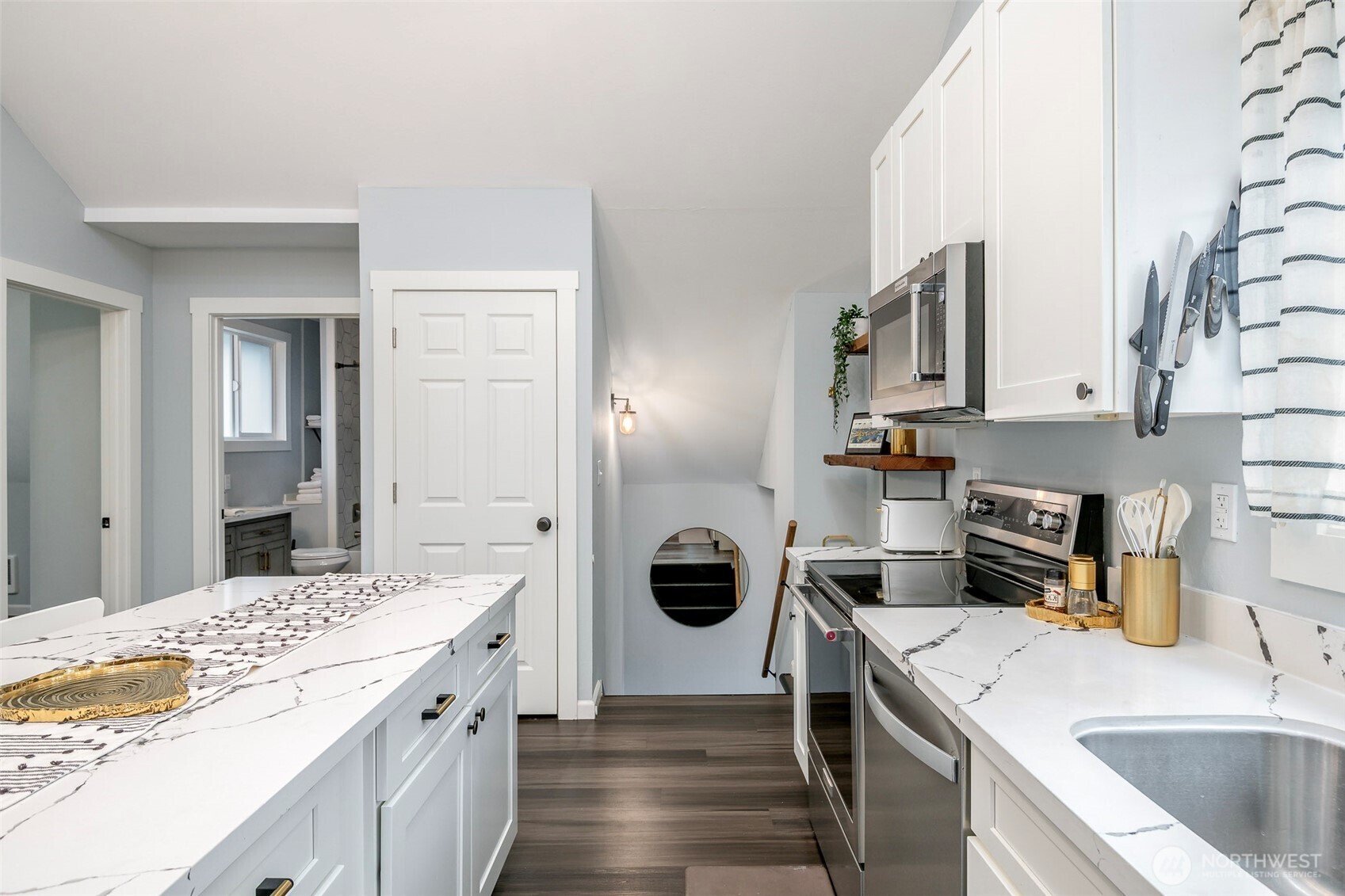 719 S Sheridan Avenue , Tacoma, WA 98405