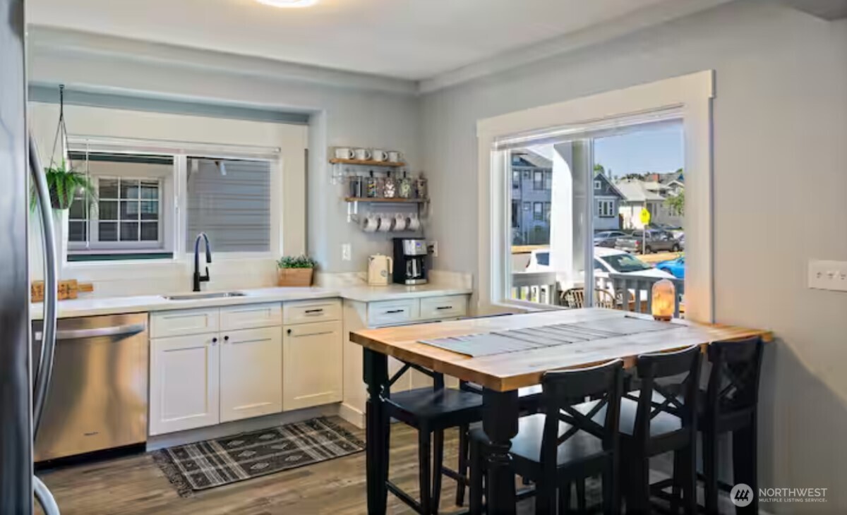 719 S Sheridan Avenue , Tacoma, WA 98405