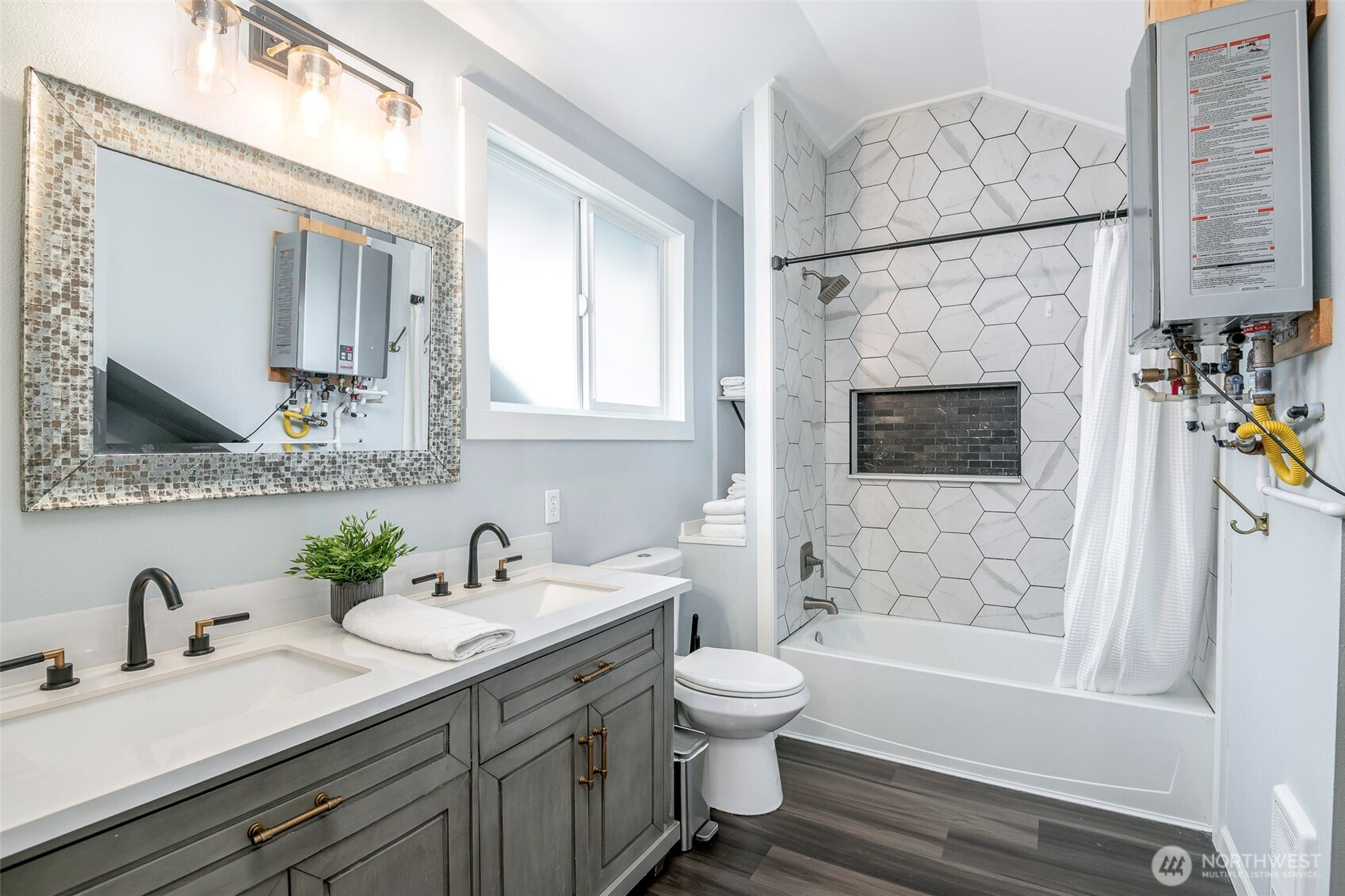 719 S Sheridan Avenue , Tacoma, WA 98405